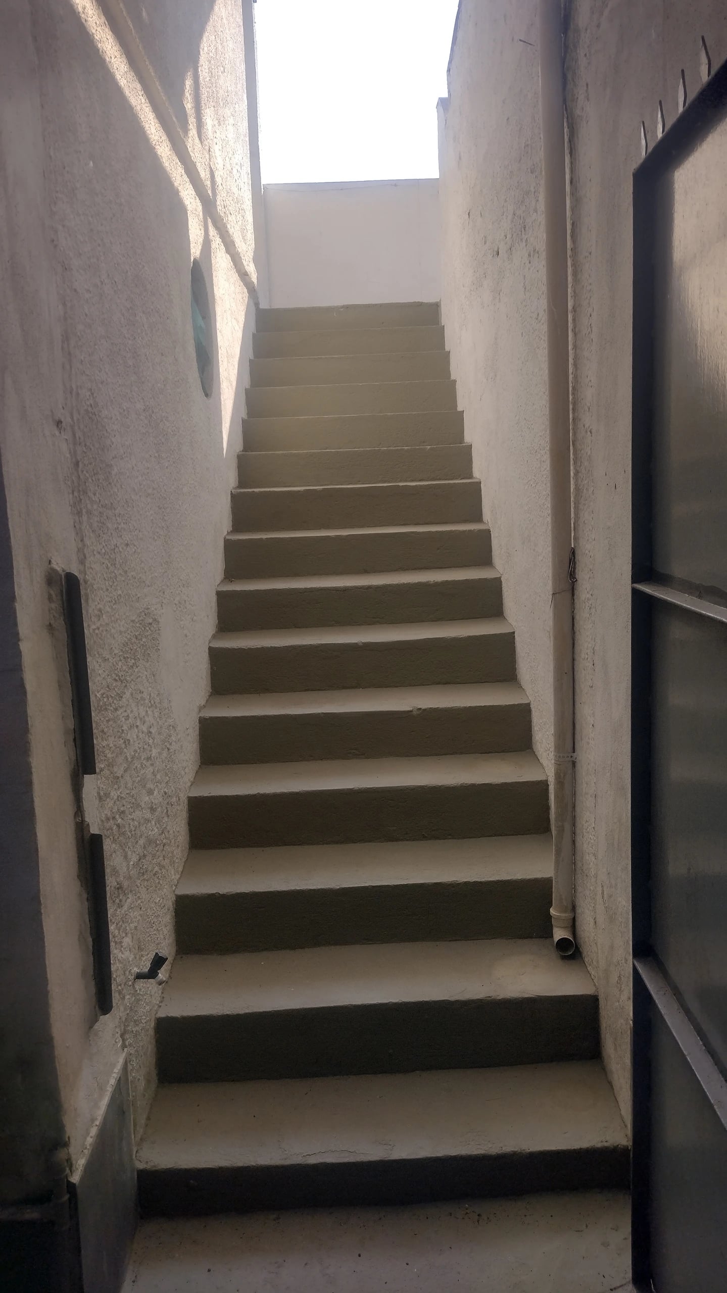 Apartamento com dois quartos no centro de Guapimirim