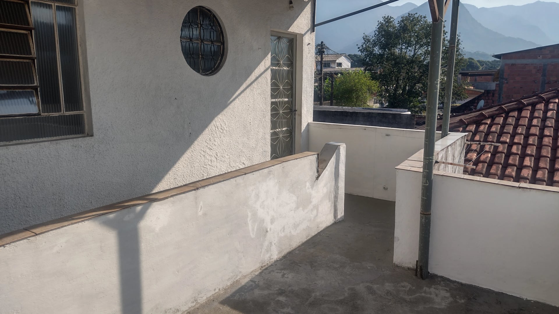 Apartamento com dois quartos no centro de Guapimirim