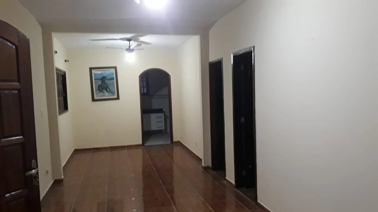 Casa com dois quartos no centro de Parada Modelo, Guapimirim