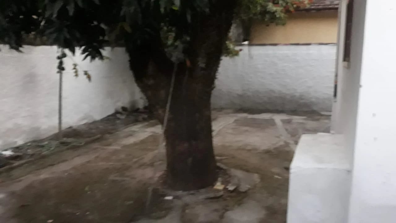 Casa com dois quartos no centro de Parada Modelo, Guapimirim