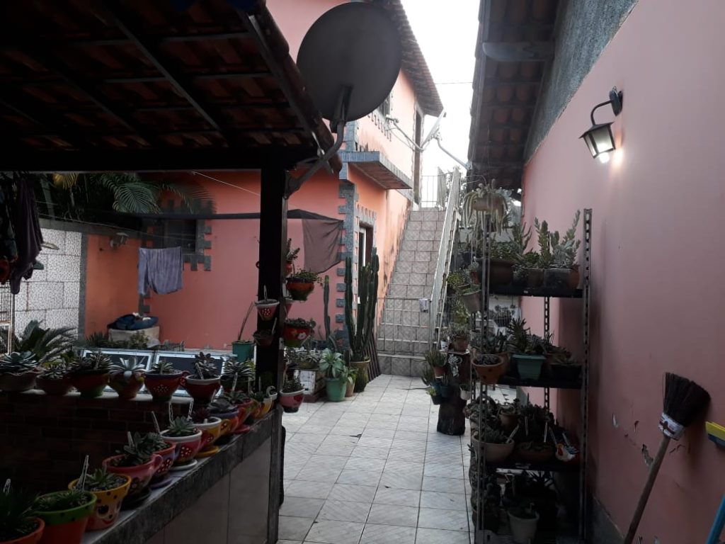 Casa com loja e uma quitinete em Parada Modelo, Guapimirim
