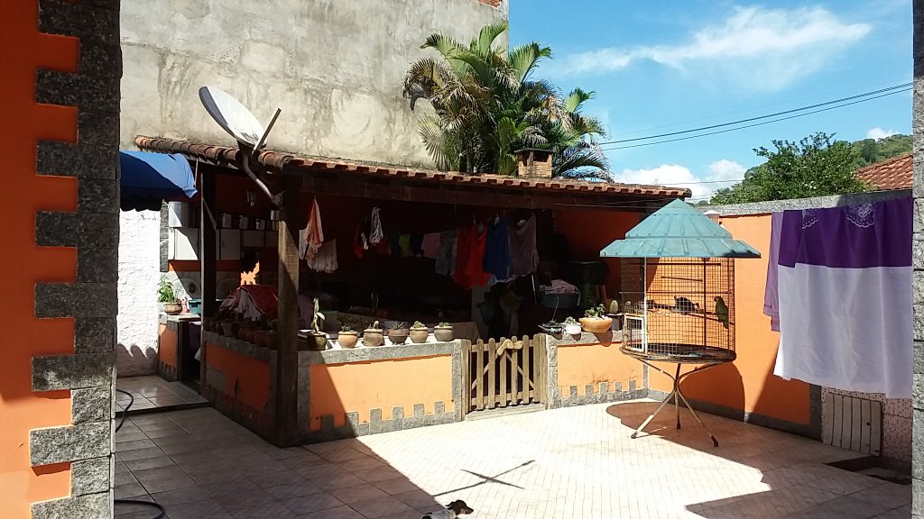 Casa com loja e uma quitinete em Parada Modelo, Guapimirim