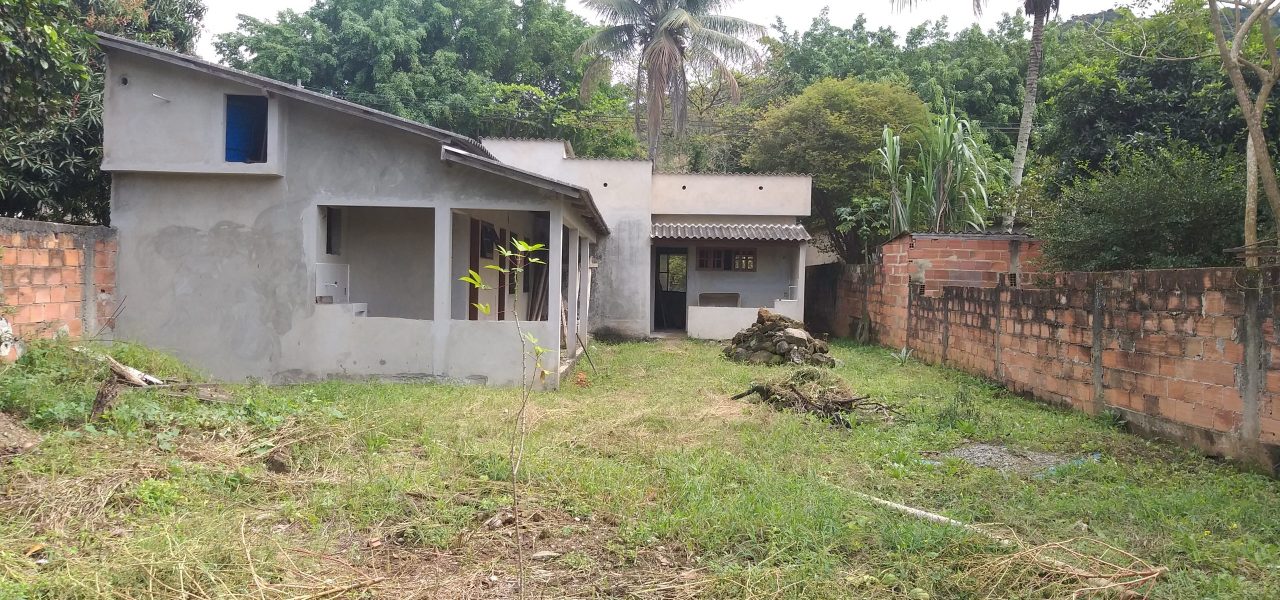 Vendo duas casas por terminar em Parada Modelo Vendo duas casas por terminar em Parada Modelo
